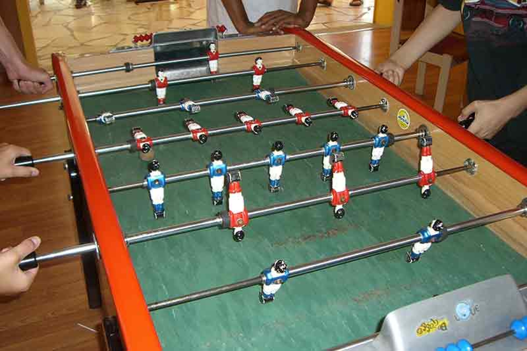 Centre Sportif du Gard : salle animation baby-foot Gros plan dun babyfoot